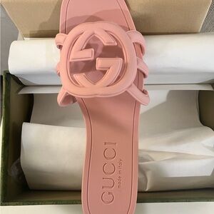 WOMEN'S INTERLOCKING INITIAL SLIDE SANDAL Size 40